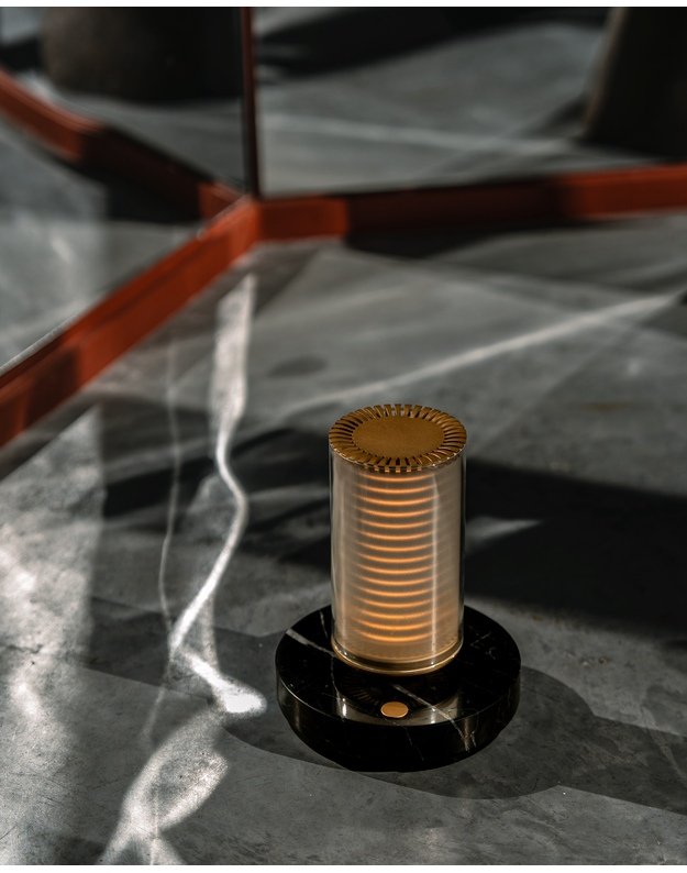 STALINIS ŠVIESTUVAS FRECHIN A TABLE 2