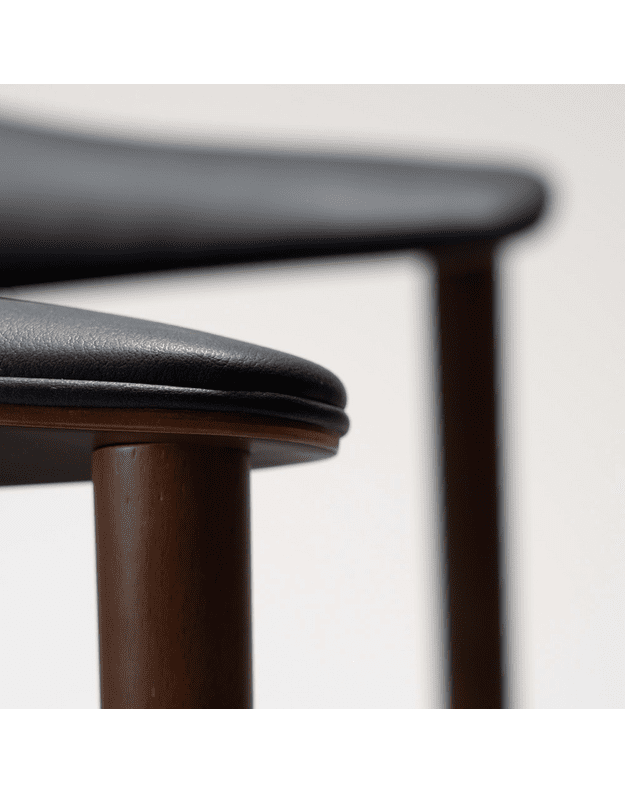 KĖDĖ SU PORANKIAIS RAVISH | Raven Black | Walnut