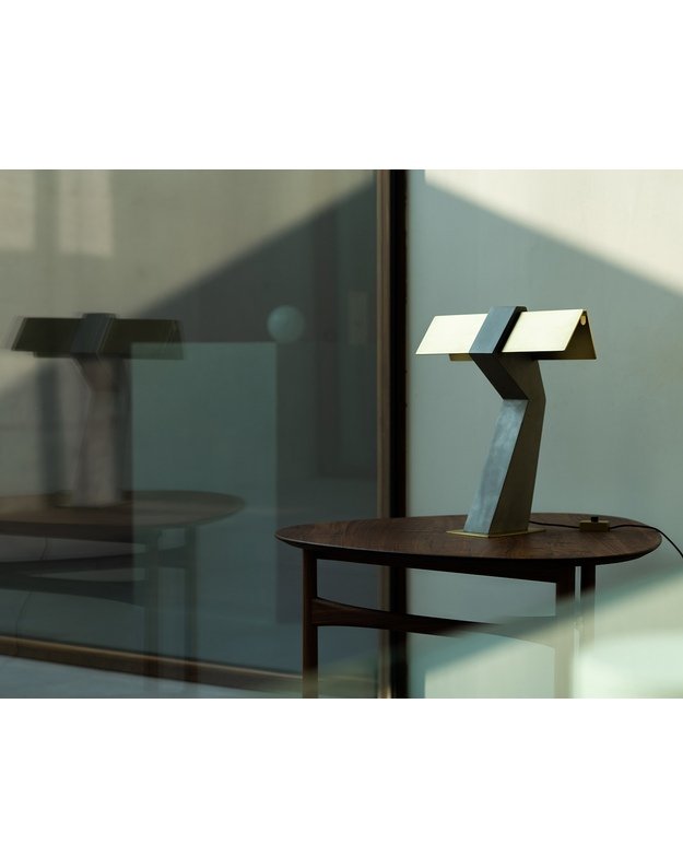 TAU TABLE LAMP 