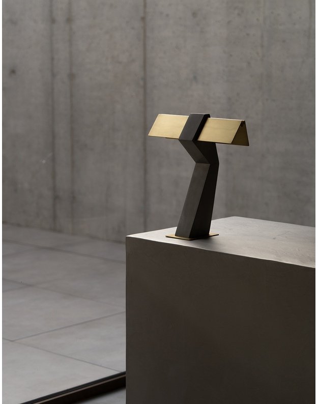 TAU TABLE LAMP 