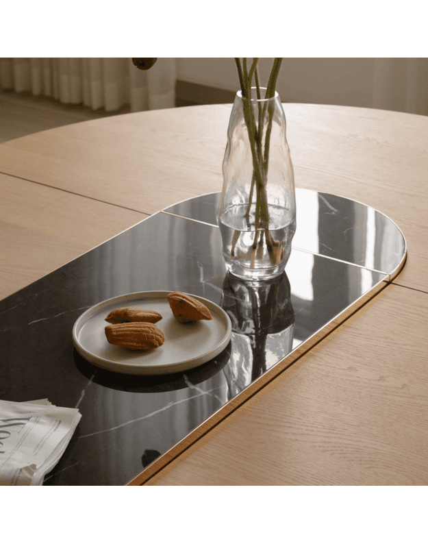 COMFORT CIRCLE EXTENDABLE DINING TABLE | Oak
