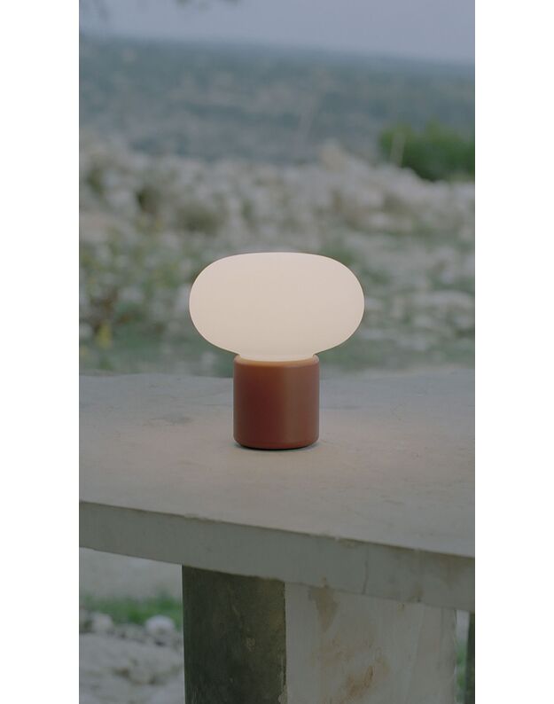PORTABLE TABLE LAMP KARL JOHAN | earth red